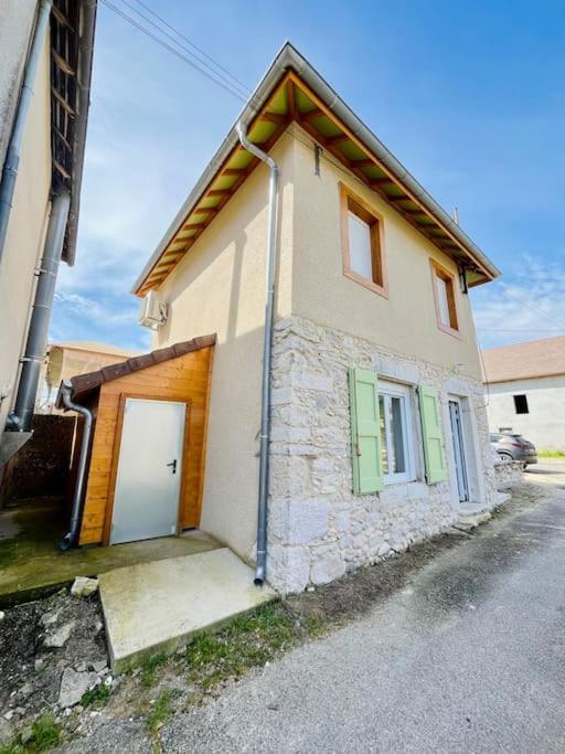 La Maison L'Oiseau Bleu Saint-Victor-de-Morestel Εξωτερικό φωτογραφία